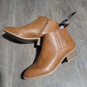 Old Navy Youth Size 5 Girls Brown Booties NWT